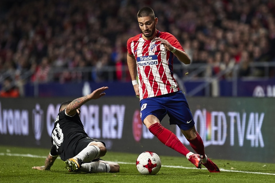 湖人杯赛主场不敌马刺引热议！媒体人：詹东里合体后最惨失利